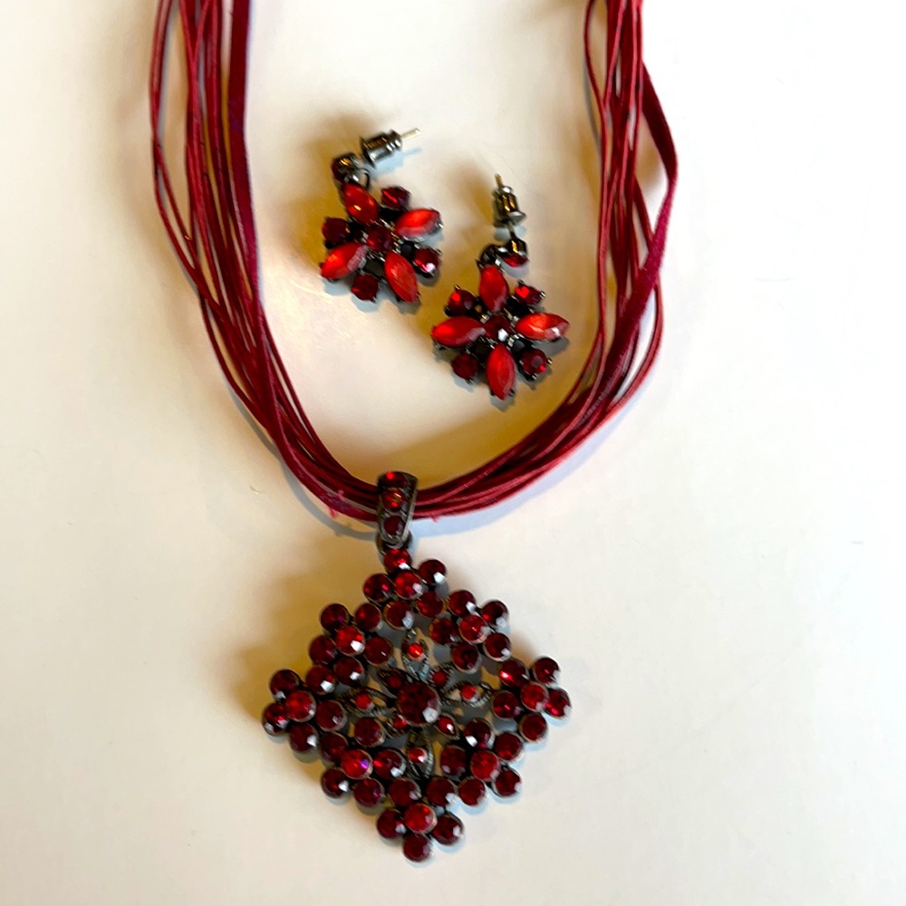 Red Jewelry Collection - Picture 4 of 7